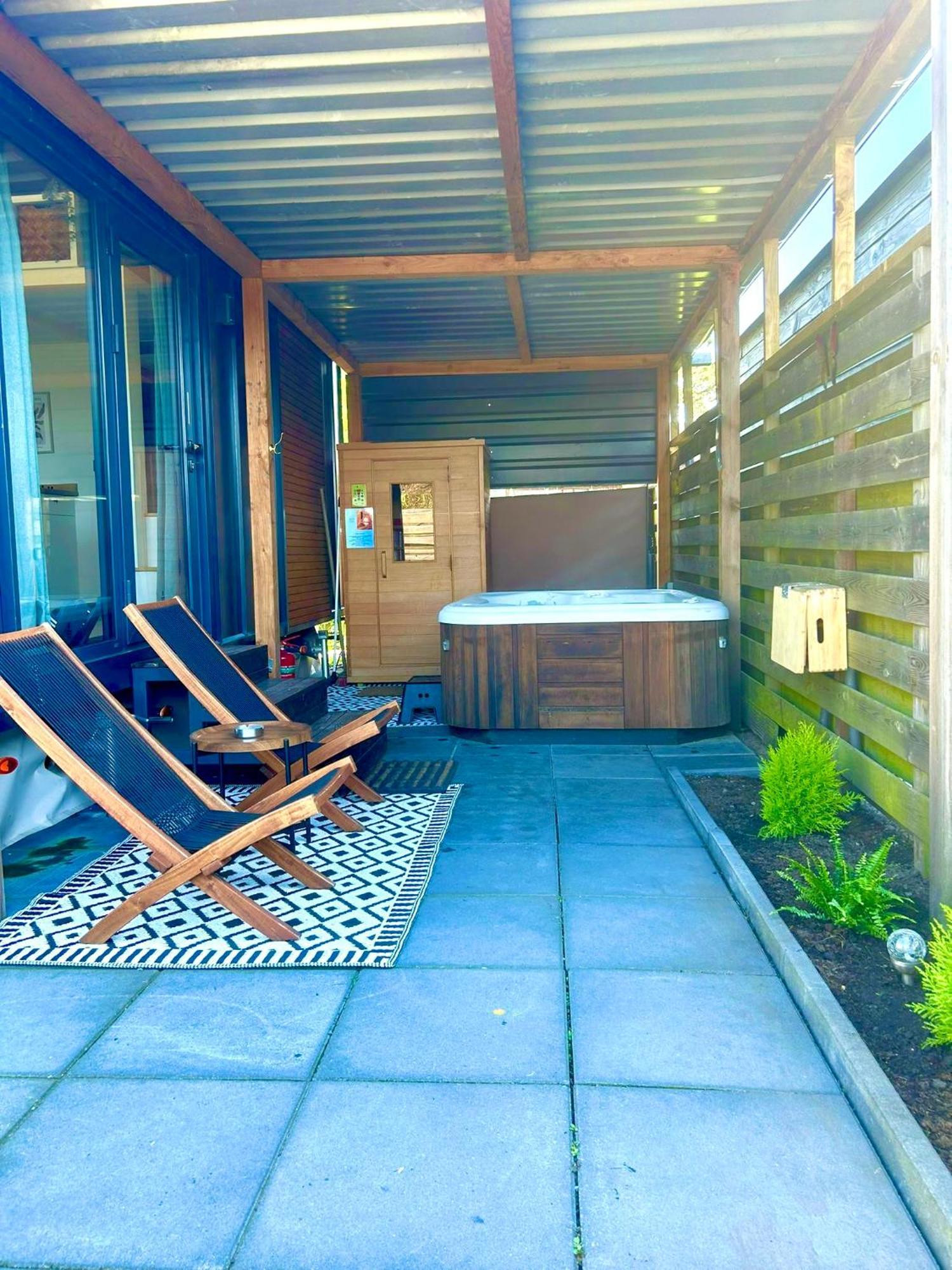 Tiny House With Sauna & Jacuzzi Near Amsterdam Vijfhuizen Exterior photo