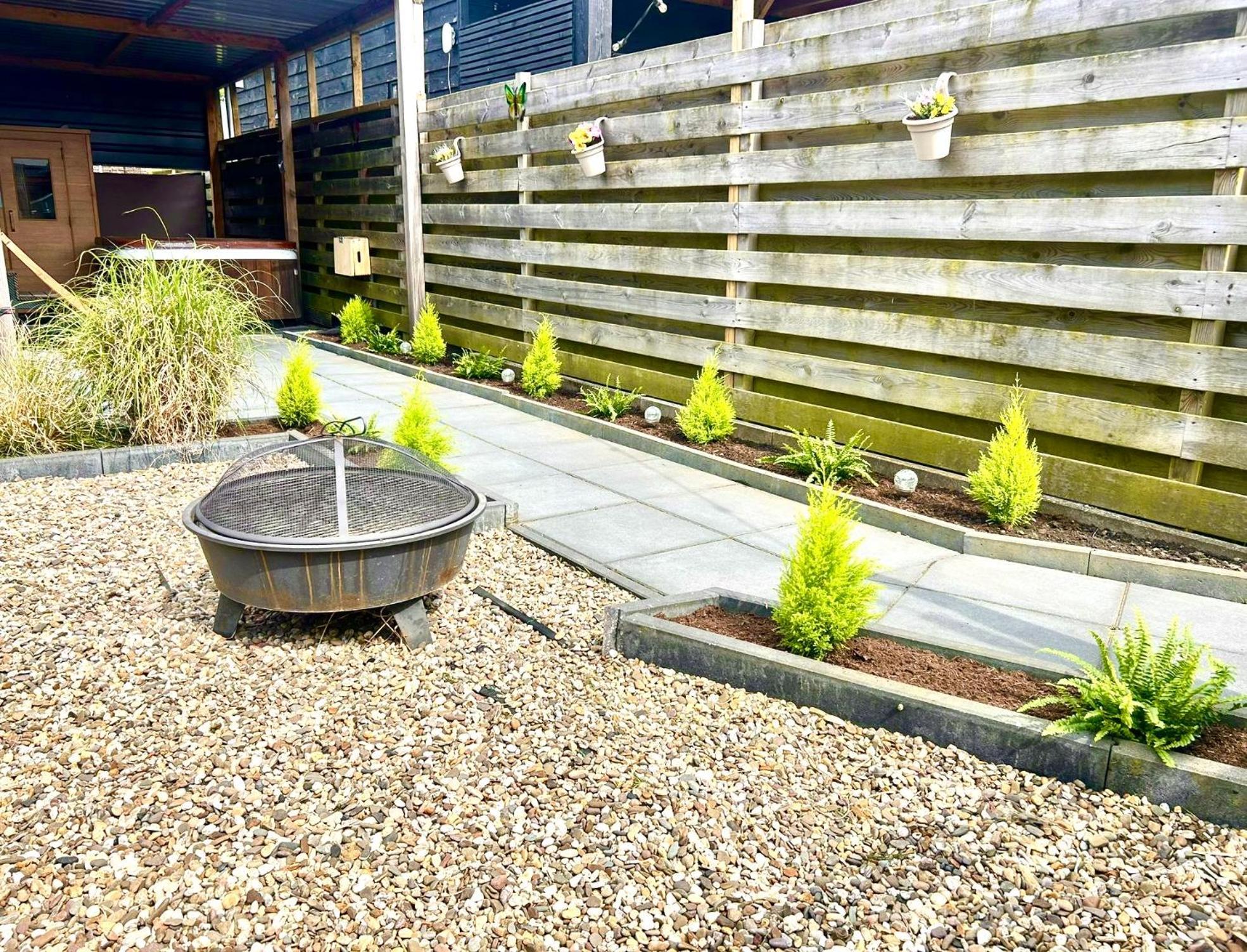 Tiny House With Sauna & Jacuzzi Near Amsterdam Vijfhuizen Exterior photo