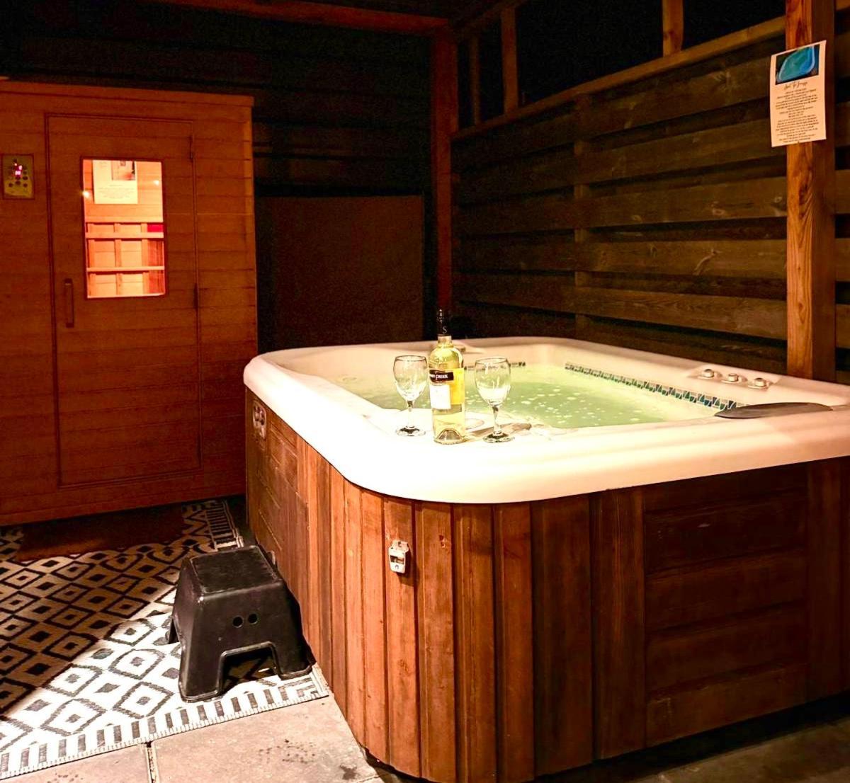 Tiny House With Sauna & Jacuzzi Near Amsterdam Vijfhuizen Exterior photo