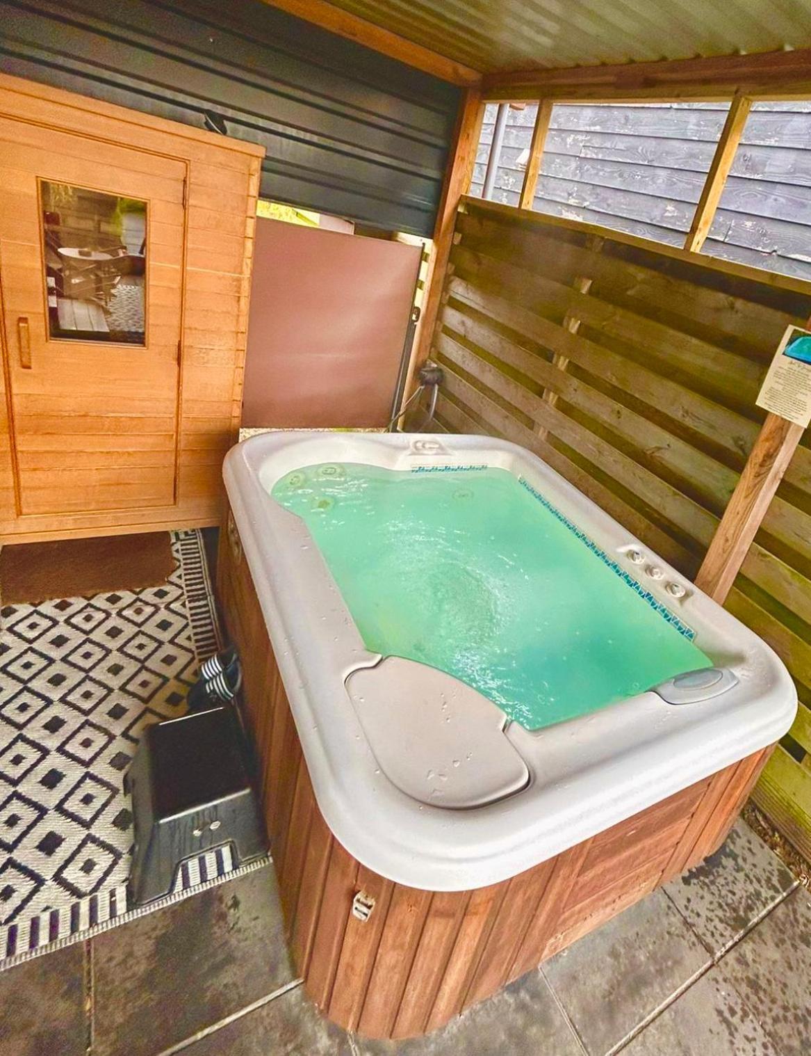 Tiny House With Sauna & Jacuzzi Near Amsterdam Vijfhuizen Exterior photo